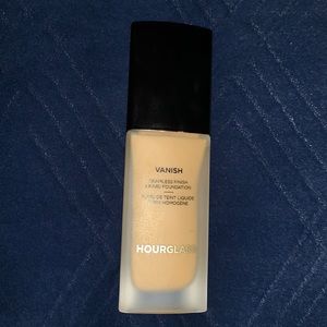 Hourglass Vanish seamless finish liquid foundation